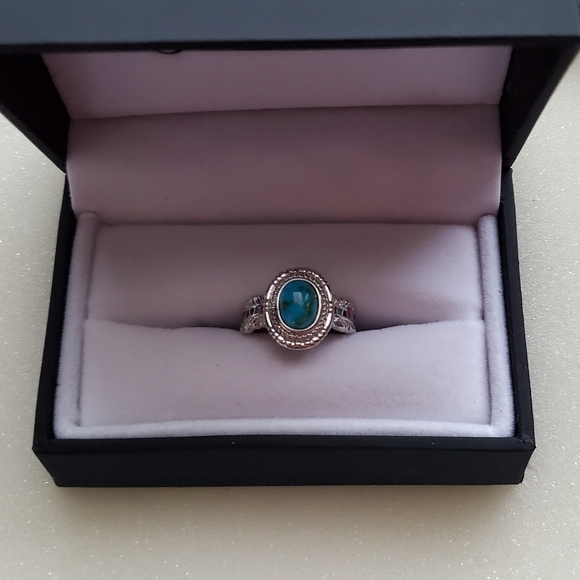 Ring - Picture 1 of 2